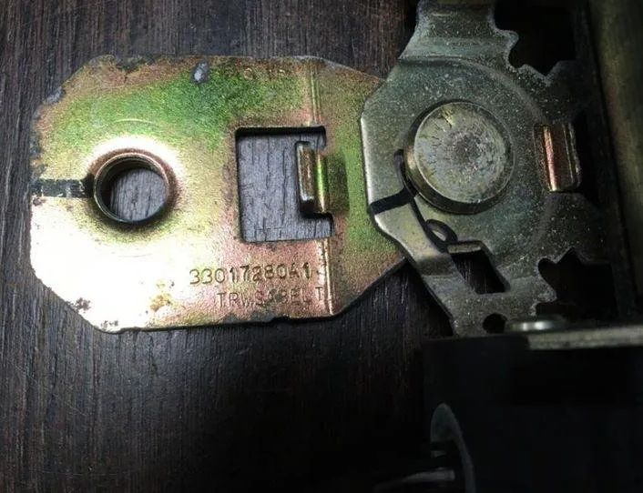 IVECO Daily 3 generation (1999-2006) Priekšējā kreisā drošības josta 048006,33017280A1 27331704