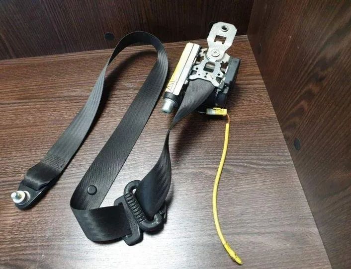 IVECO Daily 4 generation (2006-2011) Front Left Seatbelt 33017280A1 27332430