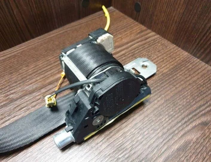 IVECO Daily 4 generation (2006-2011) Front Left Seatbelt 33017280A1 27332430