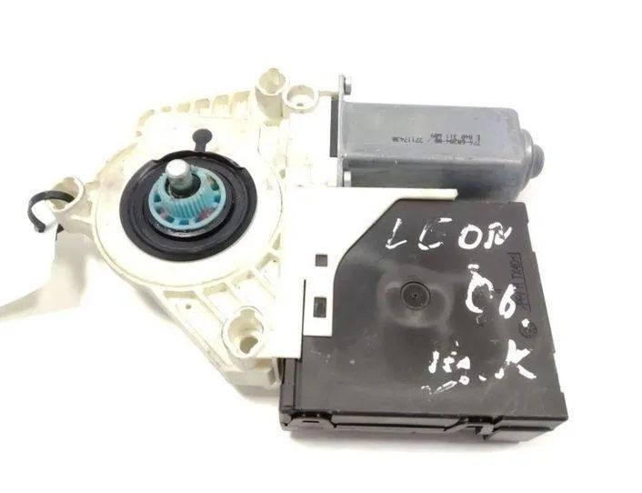 SEAT Leon 2 generation (2005-2012) Маторчик стеклоподъемника передней левой двери 1P0837401F,983608350,1T0959702F 24706970