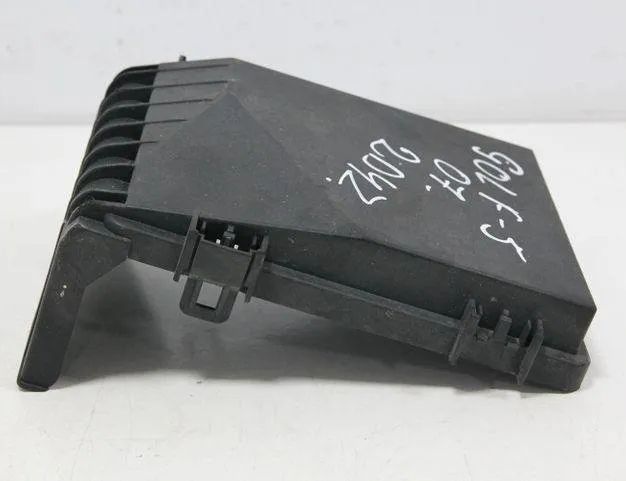 VOLKSWAGEN Golf 5 generation (2003-2009) Крышка блока предохранителей 013949711,1K0937132 24715445
