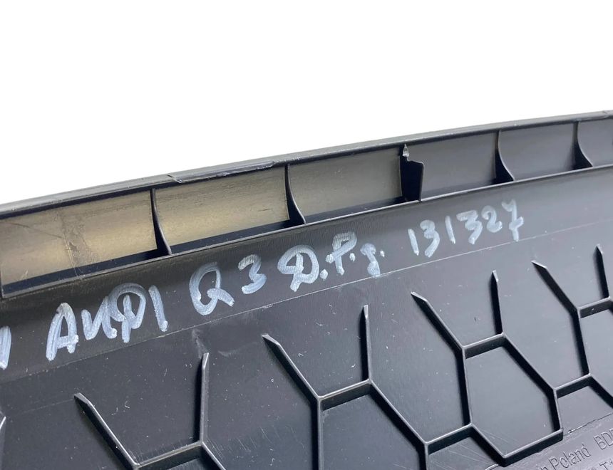 AUDI Q3 F3 (2018-2024) Правая задняя отделка 83A867288,A080984 28215227