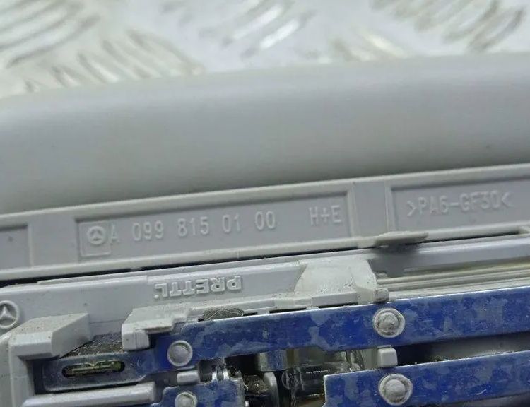 MERCEDES-BENZ GLE W166 (2015-2018) Aizmugurējais labais jumta rokturis A0998150100 31126140