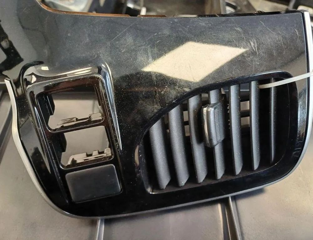 MITSUBISHI Outlander 3 generation (2012-2023) Вентиляционные отверстия в приборной панели 8030A202 31129407