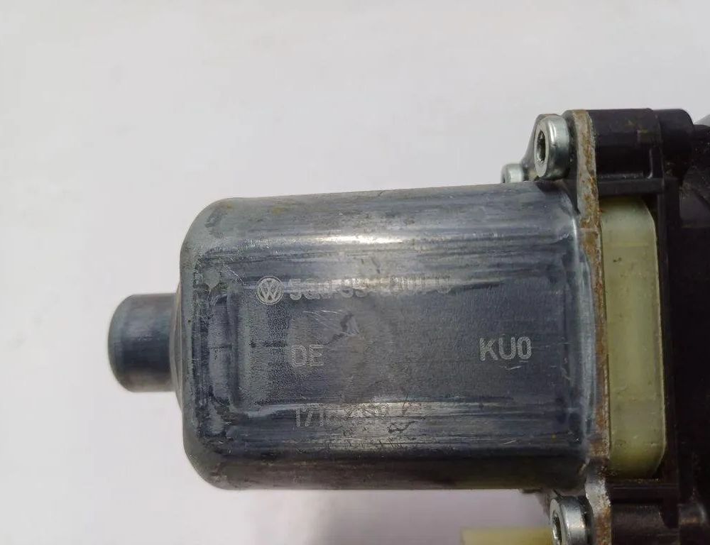 AUDI A3 8V (2012-2020) Priekšējo kreiso durvju logu pacēlāja motorīts 5Q0959801C 31129478