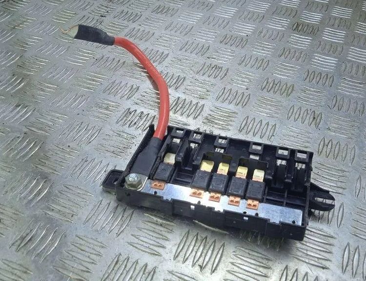 BMW X5 E70 (2006-2013) Power Distribution Box 10688710 31137624