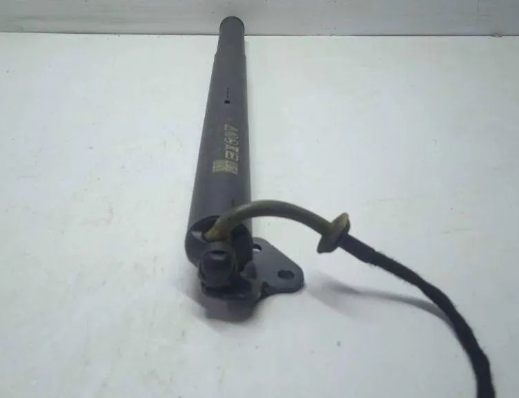 PORSCHE Macan 1 generation (2013-2023) Aizmugurējā bagāžnieka amartizātors kreisajā pusē 95B827851 31139025