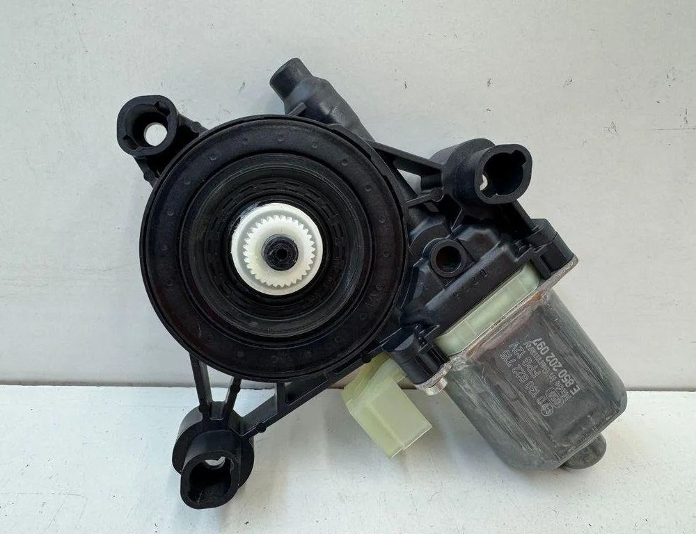 PORSCHE Macan 1 generation (2013-2023) Rear Left Door Window Control Motor 5Q0959801A 31139642