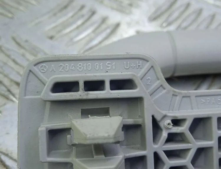 MERCEDES-BENZ C-Class W204/S204/C204 (2004-2015) Ручка крыши задняя правая A2048100151 31139660