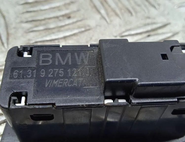 BMW 3 Series F30/F31 (2011-2020) Кнопка открывания задней крышки 9275121 31141070