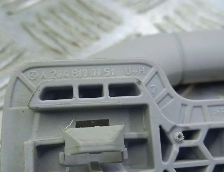 MERCEDES-BENZ C-Class W204/S204/C204 (2004-2015) Ручка крыши задняя правая A2048100151 31143694