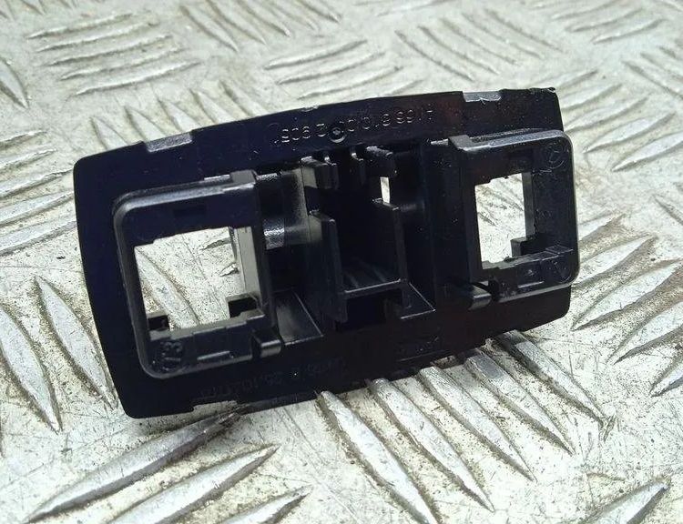 MERCEDES-BENZ GLE W166 (2015-2018) Другие внутренние детали A1668100012 31148366