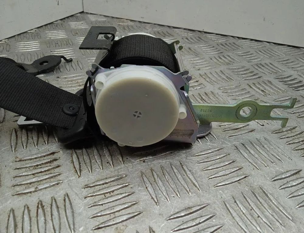 BMW 5 Series F10/F11 (2009-2017) Ремень безопасности задний правый 33061254B 31151110