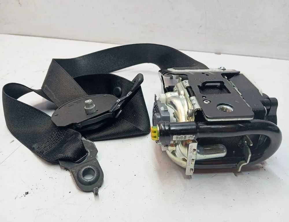 MERCEDES-BENZ CLS-Class C218/X218 (2011-2017) Ремень безопасности передний правый 621933200E 31152265