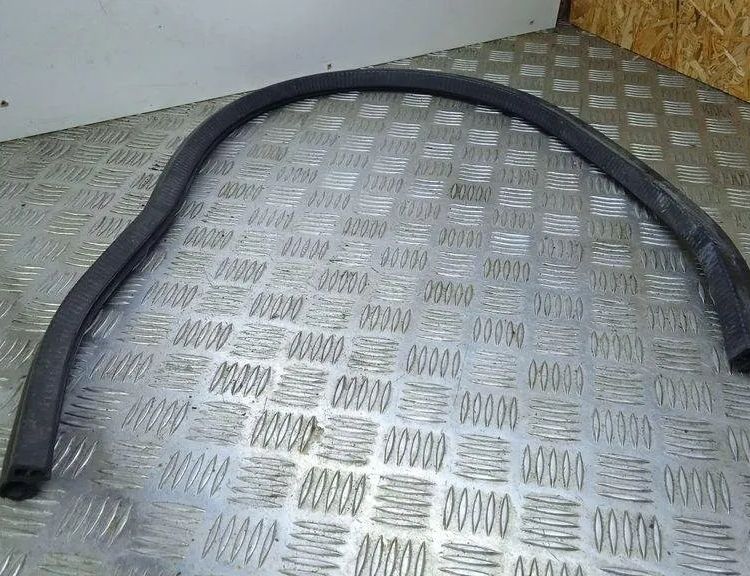 AUDI A3 8V (2012-2020) Engine compartment rubber 8V0823723 31154873