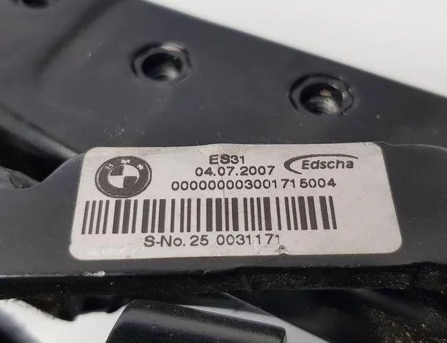 BMW 3 Series E90/E91/E92/E93 (2004-2013) Right Side Bootlid Hinge 31064521