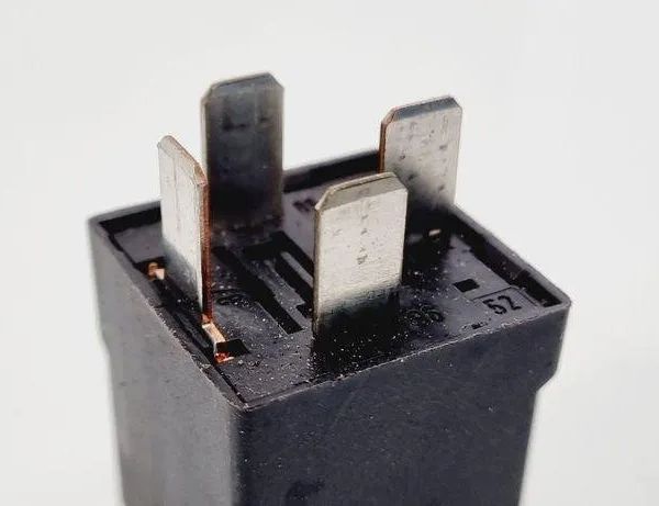 VOLVO V70 3 generation (2007-2020) Relays 6G9T14B192CA 31065639