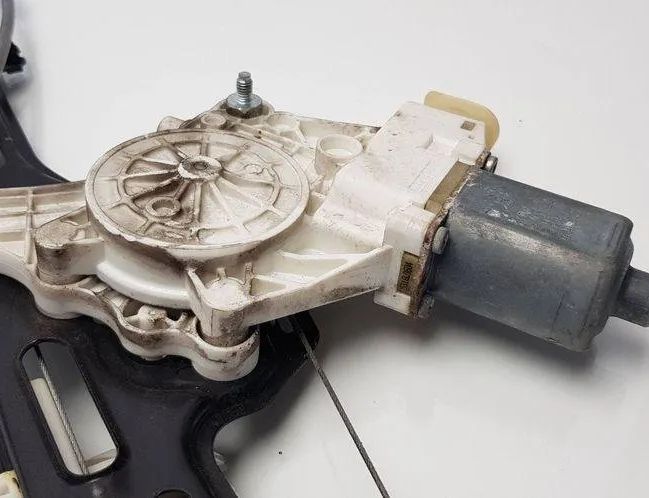 BMW 1 Series E81/E82/E87/E88 (2004-2013) Front Left Door Window Regulator 0130822226,7067795 31067079