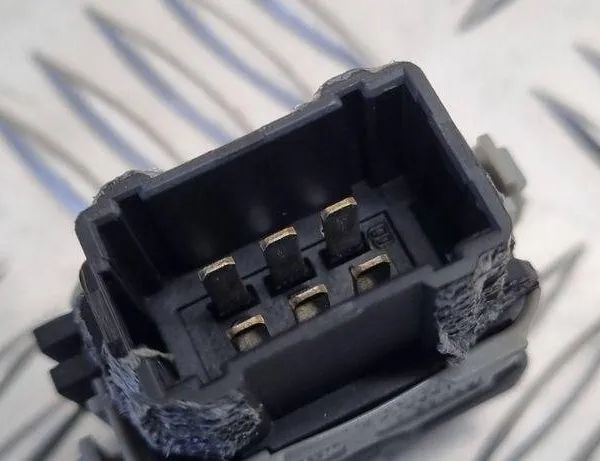 RENAULT Espace 4 generation (2002-2014) Centrālās atslēgas slēdzis 409813,2808201 31068076