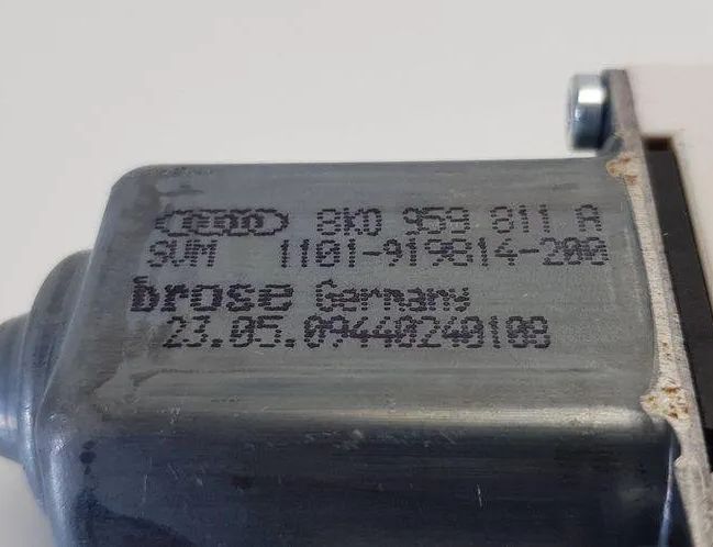 AUDI A4 B7/8E (2004-2008) Aizmugurējo kreiso durvju loga pacēlāja motorīts 8K0959811A 31078194