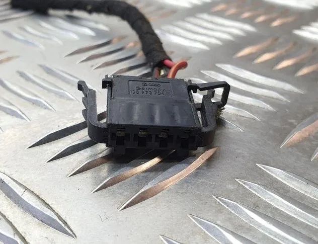 VOLKSWAGEN Sharan 1 generation (1995-2010) Kabeļi / vadi 1J0972704 31082383