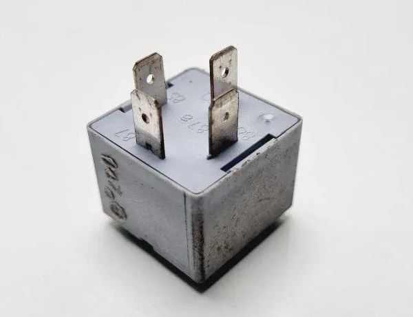 SKODA Octavia 1 generation (1996-2010) Relays 141951253B 31082814