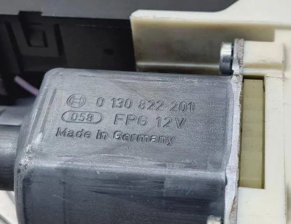 PEUGEOT 407 1 generation (2004-2010) Front Left Door Window Regulator Motor 1137328127,994651102 31084773