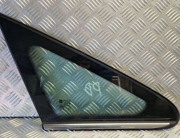 OPEL Zafira B (2005-2010) Переднеяя правая фортка 13123923 31091782