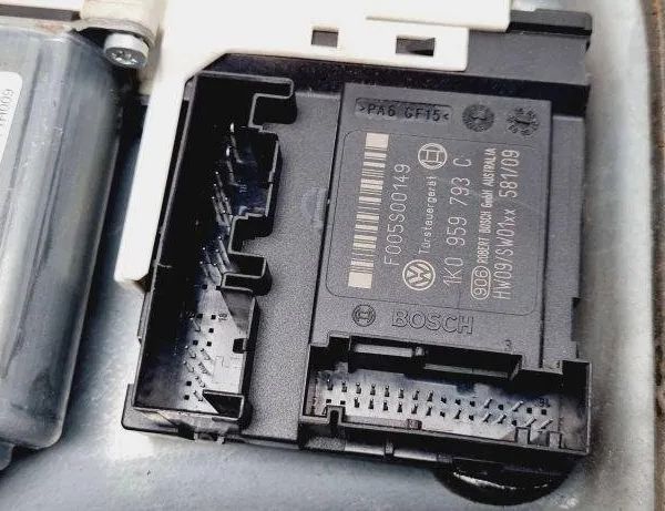 VOLKSWAGEN Golf 8 generation (2019-2023) Priekšējo kreiso durvju logu pacēlājs 1K0959701E,1K0959793C 31093985