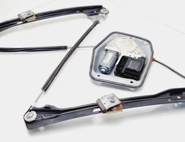 VOLKSWAGEN Golf 8 generation (2019-2023) Priekšējo kreiso durvju logu pacēlājs 1K0959701E,1K0959793C 31093985