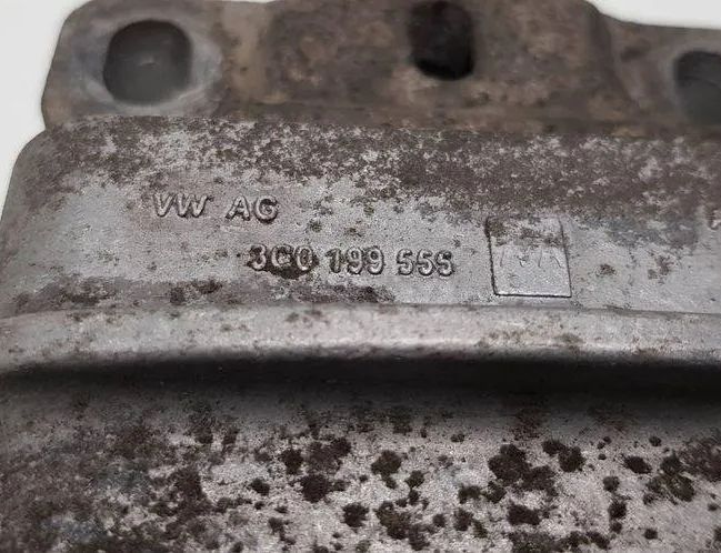 VOLKSWAGEN Passat B7 (2010-2015) Подушка коробки передач 3C0199555 31102821
