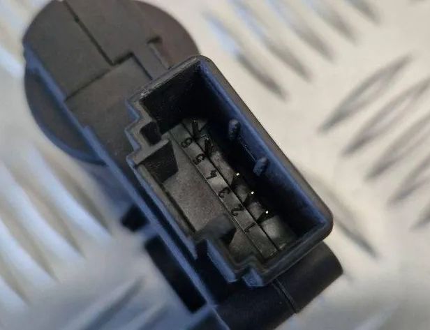 AUDI A6 C6/4F (2004-2011) Salona sildītāja vadības vārsti 4F0820511A 31115471