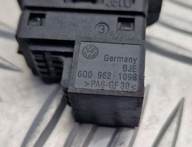 VOLKSWAGEN Golf 8 generation (2019-2023) Переключатель кнопок 6Q0962109B 31120583