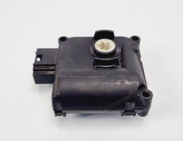 AUDI A6 C6/4F (2004-2011) Клапаны управления внутренним подогревом 4F0820511A 31121949