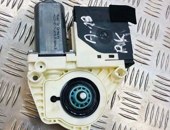 VOLKSWAGEN Passat B6 (2005-2010) Маторчик стеклоподъемника передней левой двери 1K0959792 31813662