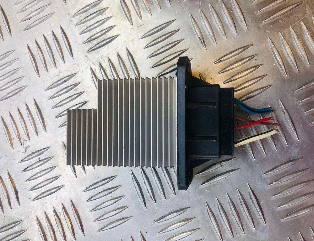 TOYOTA Previa 3 generation (2006-2019) Blower fan relay 4993002090 31814033