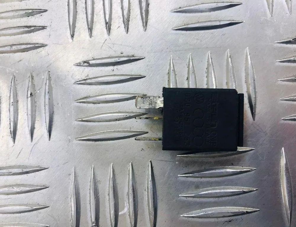 AUDI A6 C8/4K (2018-2024) Relejs 8Z0951253 31817213