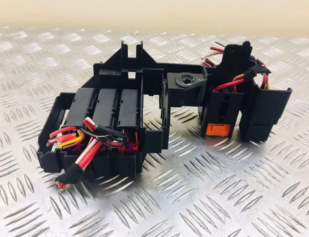 AUDI A5 8T (2007-2016) Fuse box 8A0937530 31817693