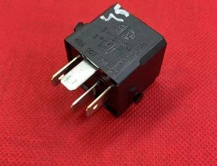 AUDI Q5 8R (2008-2017) Реле 4H0951253A 31827528