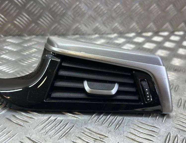 BMW 5 Series G30/G31 (2016-2023) Вентиляционные отверстия в приборной панели 16828110,9330858 31838632