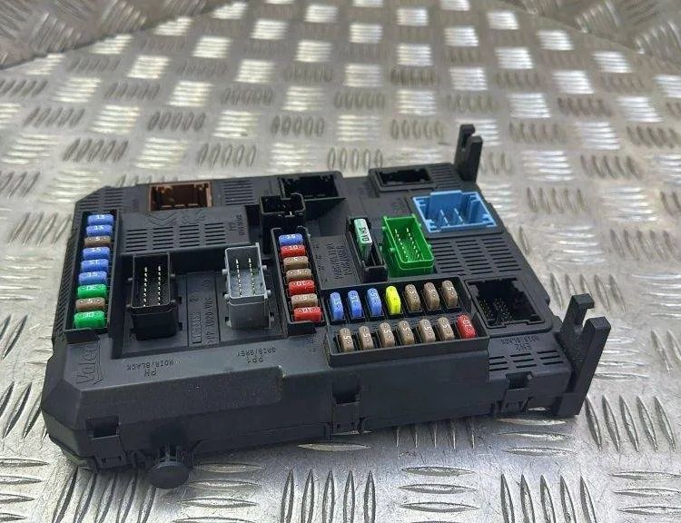 PEUGEOT 2008 2 generation (2019-2023) Comfort Control Unit 9807532080 31840541