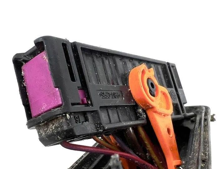 VOLKSWAGEN Passat Variant 1 generation (2010-2024) Aizmugurējo labo durvju logu pacēlājs 3C1837756K 24657879