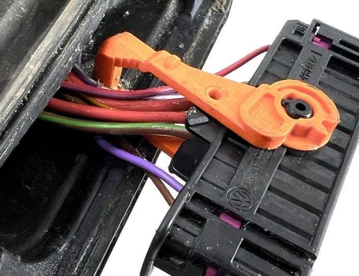 VOLKSWAGEN Passat Variant 1 generation (2010-2024) Aizmugurējo labo durvju logu pacēlājs 3C1837756K 24657879