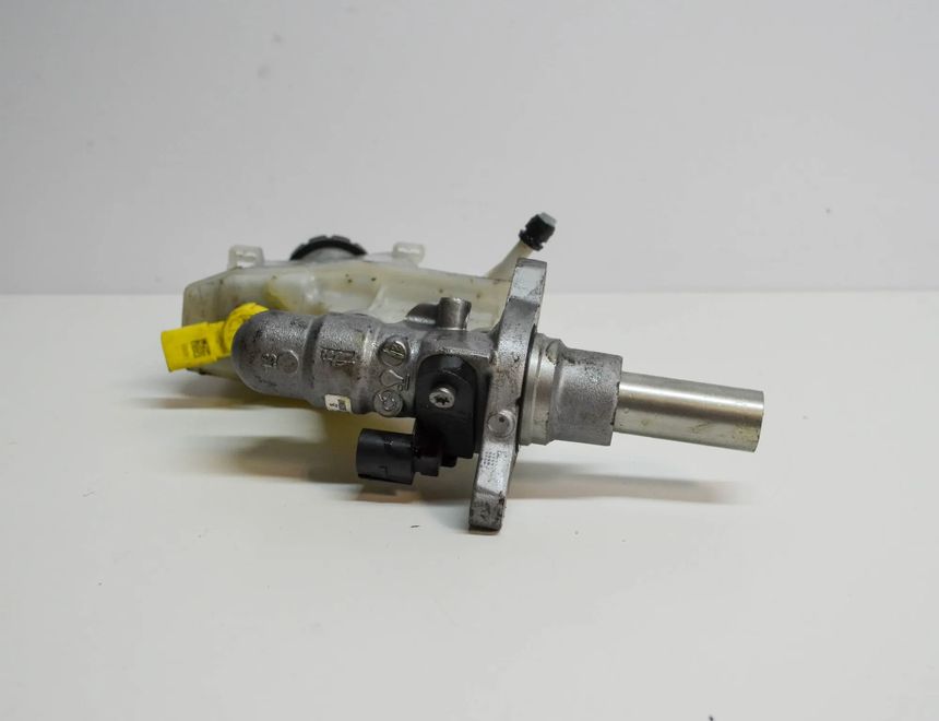 VOLKSWAGEN Passat B8 (2014-2023) Бачок тормозной жидкости 5Q2611301C 10031655