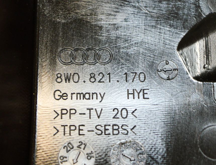 AUDI A4 B9/8W (2015-2024) Пластик переднего правого крыла 8W0821170 10680083