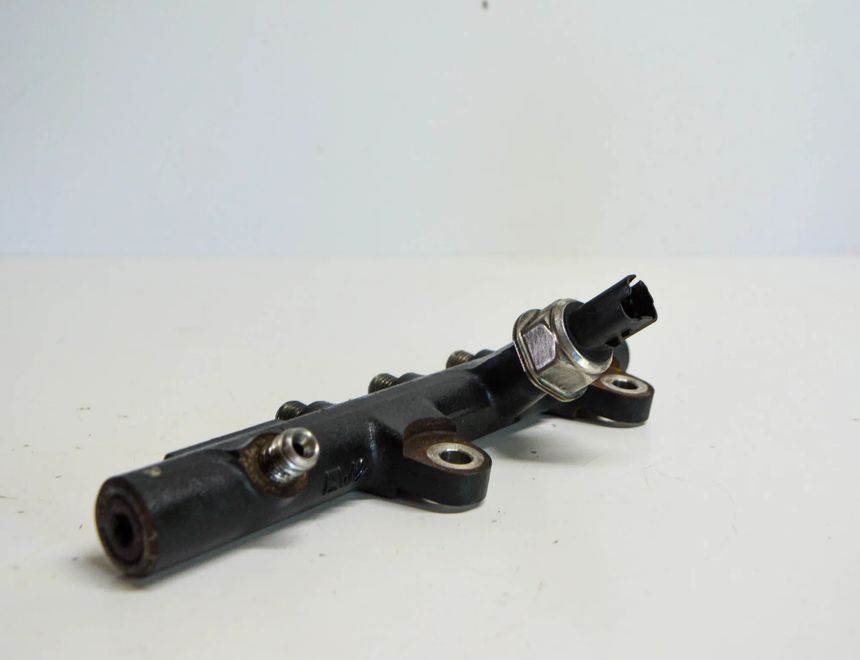 MERCEDES-BENZ A-Class W176 (2012-2018) Fuel Rail 175213876R 11265077