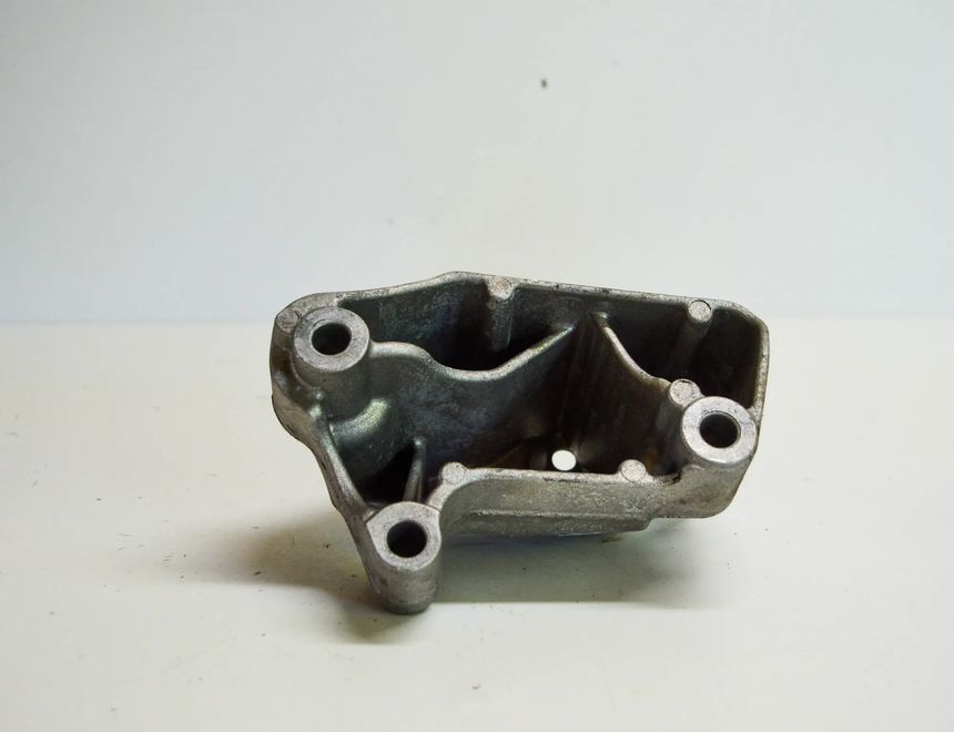 VOLKSWAGEN Golf 7 generation (2012-2024) Кронштейн крепления коробки передач 1K0199117CF 11323047