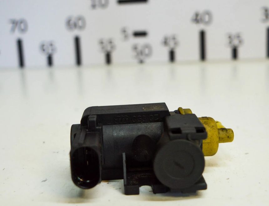 AUDI A4 B8/8K (2011-2016) Solenoid Valve 8K0906627 11414852