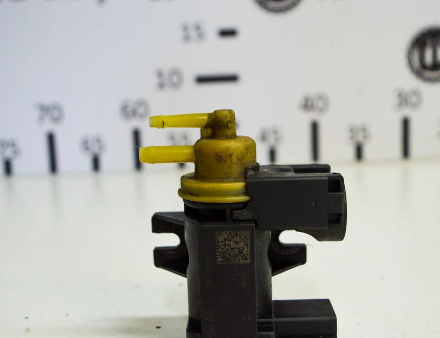 AUDI A4 B8/8K (2011-2016) Solenoid Valve 8K0906627 11414852