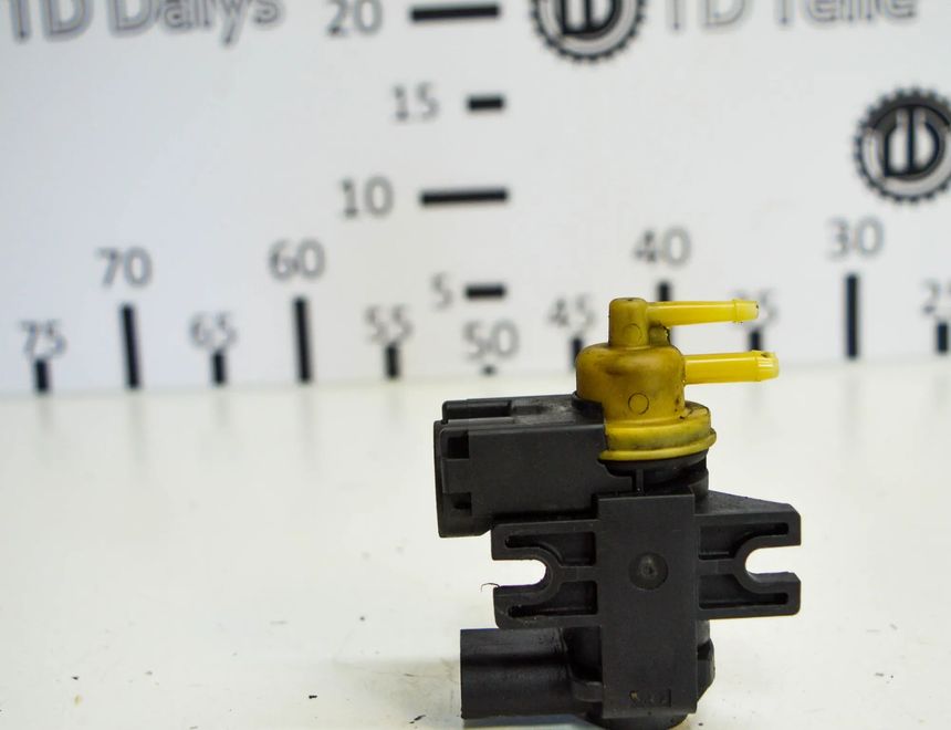 AUDI A4 B8/8K (2011-2016) Solenoid Valve 8K0906627 11414852